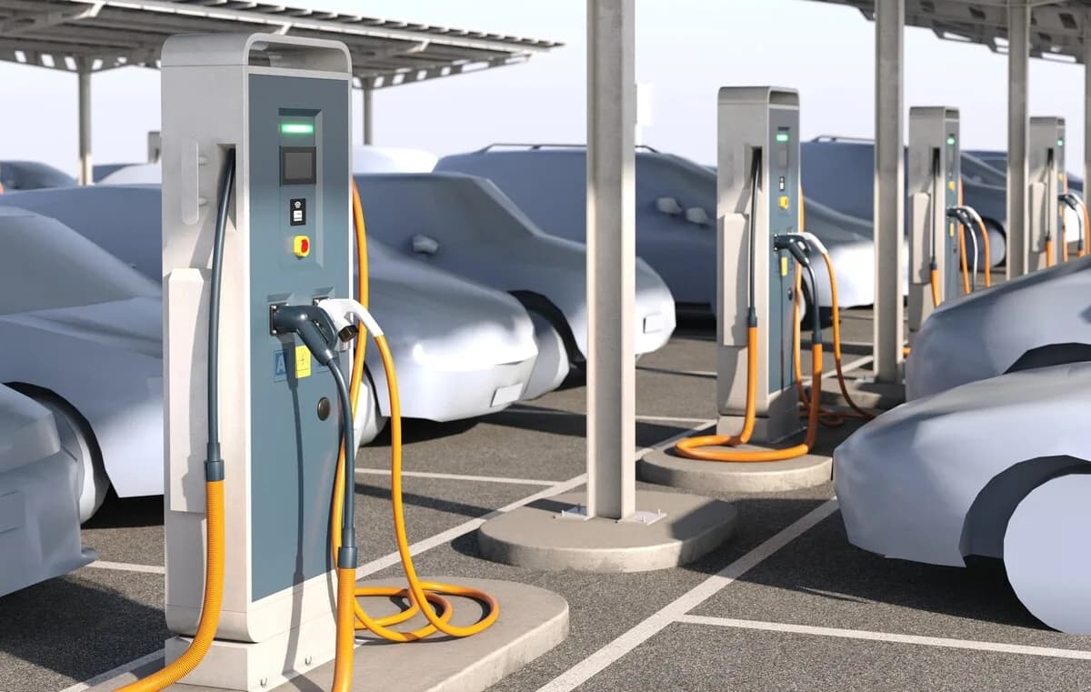 Otopark üzerine kurulmuş elektrikli araç şarj istasyonları